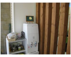 滋賀県大津市堅田の美容室エイトボウル待合コーナー　セルフドリンクサービス