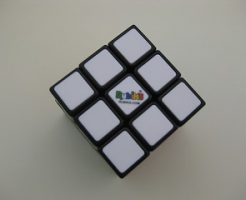 大津市堅田美容室エイトボウル　オリジナルシャンプーがあるお店　ルービックキューブ企画