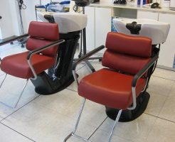 大津市美容室エイトボウル　ニューシャンプー台　赤　スパ